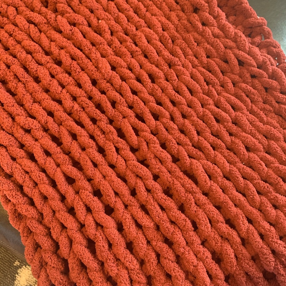 Chunky yarn throw. Rust color.